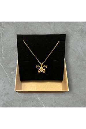 ÇOK RENKLİ KELEBEK DESENLİ GOLD RENK ÇELİK KOLYE