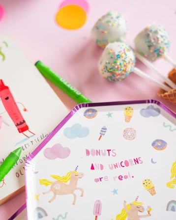 Unicorn Desenli Sekizgen Karton Tabak, 8’li, Yaldızlı