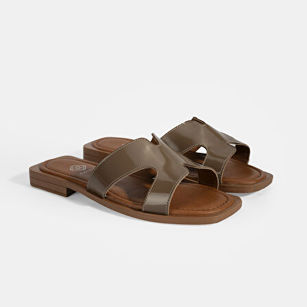 Kadın Kahve Rugan Terlik