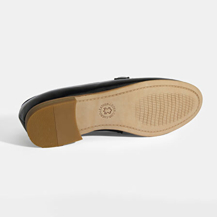 Siyah Kadın Metal Aksesuarlı Slip-On Rugan Loafer