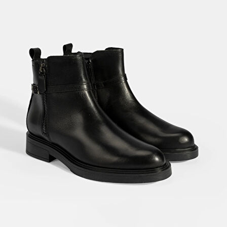 Kadın Siyah Metal Toka Detaylı Fermuarlı Deri Bot