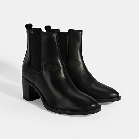 Kadın Siyah Lastikli Topuklu Deri Bot