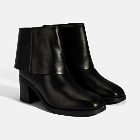 Kadın Siyah Katlama Detaylı Topuklu Deri Bot