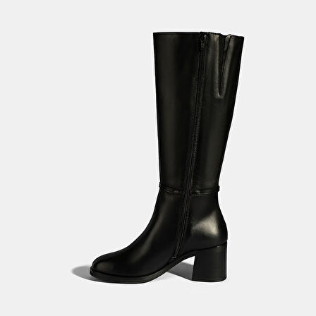 Kadın Siyah Metal Aksesuarlı Deri Çizme