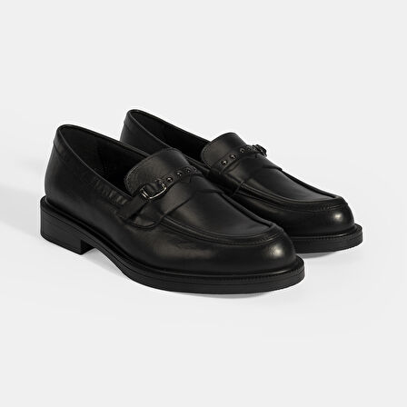 Kadın Siyah Metal Toka Detaylı Deri Loafer