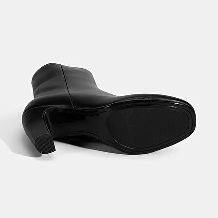 Kadın Siyah Topuklu Deri Bot