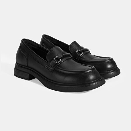 Kadın Siyah Metal Toka Detaylı Deri Loafer
