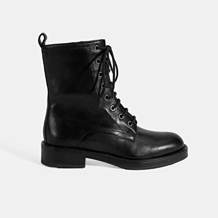 Kadın Siyah Bağcıklı Deri Postal Bot