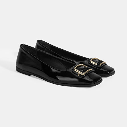 Kadın Siyah Metal Toka Aksesuarlı Rugan Babet