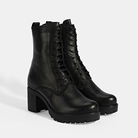 Kadın Siyah Bağcıklı Kalın Topuklu Deri Bot