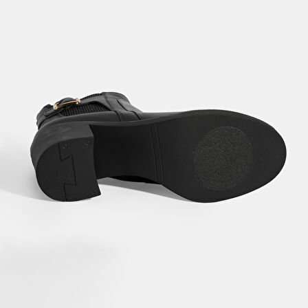 Kadın Siyah Metal Toka Detaylı Topuklu Deri Bot