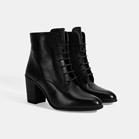 Kadın Siyah Bağcıklı Kalın Topuklu Deri Bot