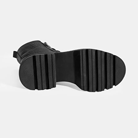 Kadın Siyah Bağcıklı Deri Postal Bot