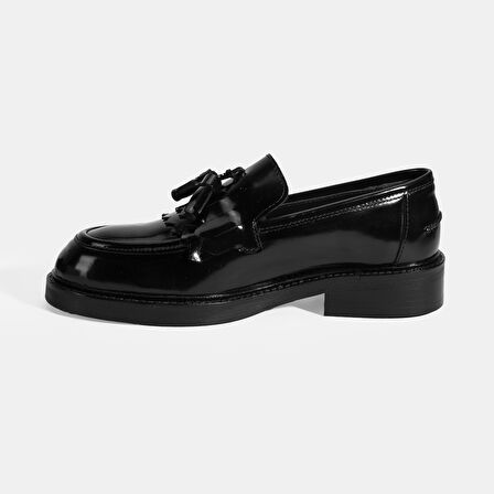 Kadın Siyah Püskül Detaylı Deri Loafer