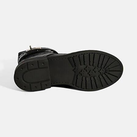 Kadın Siyah Bağcıklı Metal Aksesuarlı Deri Postal Bot