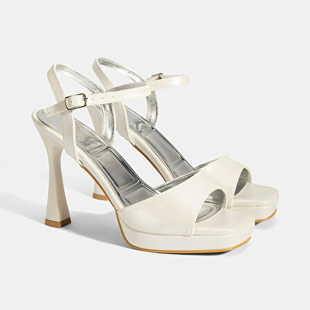 Kadın Beyaz Ayarlanabilir Tokalı Topuklu Gelin Ayakkabısı