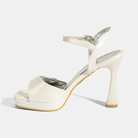 Kadın Beyaz Ayarlanabilir Tokalı Topuklu Gelin Ayakkabısı