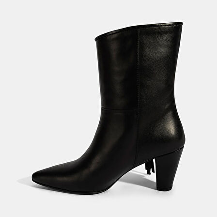 Kadın Siyah Püskül Detaylı Topuklu Deri Bot