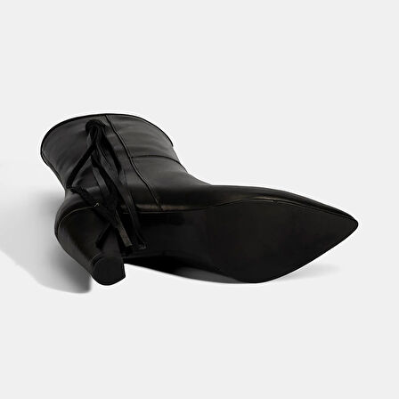 Kadın Siyah Püskül Detaylı Topuklu Deri Bot