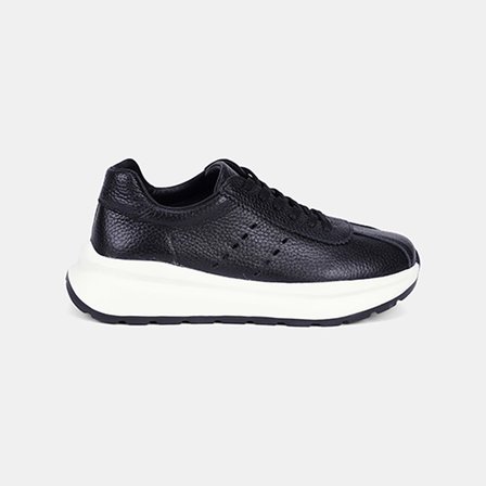 Kadın Siyah Bağcıklı Kalın Tabanlı Deri Sneaker