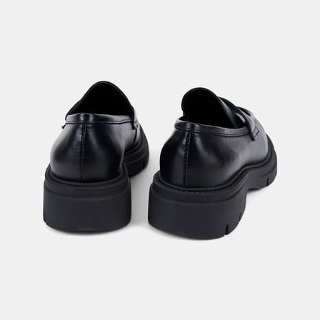 Kadın Siyah Kalın Dişli Tabanlı Klasik Deri Loafer