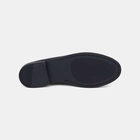 Kadın Siyah Metal Tokalı Püsküllü Deri Loafer