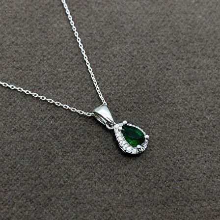 Zümrüt ve Beyaz Zirkon Taşlı Gümüş Kadın Kolye