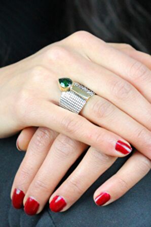 Zümrüt Taşlı El İşçiliği Otantik Kadın Gümüş Yüzük