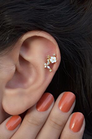 Gold Manolya Çiçek Piercing Helix Kıkırdak