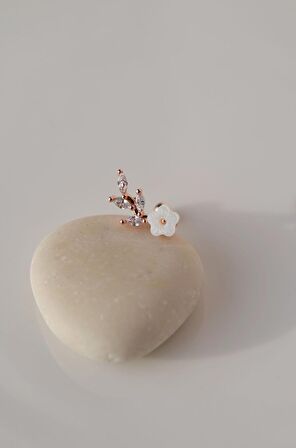 Rose Manolya Çiçek Piercing Helix Kıkırdak