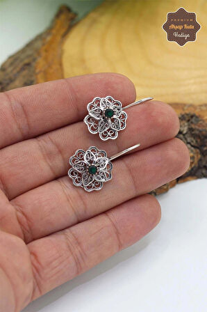 Zümrüt Taşlı Çiçek Model Oksitli Telkari Kadın Gümüş Küpe 201023904