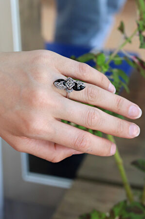 Oniks Taşlı Çiçek Model 925 Ayar Gümüş Markazit Kadın Yüzük 201024232