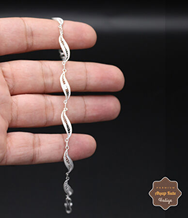 Dalgalı Zarif Model 925 Ayar Gümüş Telkari Kadın Bileklik 201024684