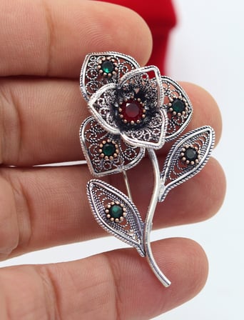 Yakut ve Zümrüt Taşlı Zambak Model Telkari Gümüş Kadın Broş 201025413