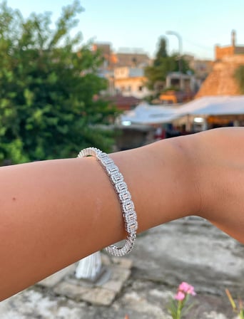 Zirkon Taşlı Baget Dörtgen Model 925 Ayar Gümüş Kadın Bilezik 201025797