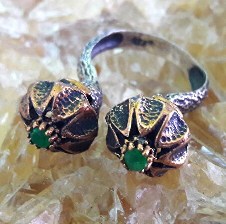 Zümrüt Taşlı Çiçek Model Gümüş Kadın Otantik Yüzük