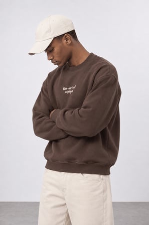 Erkek The Art Of Patch Detaylı Oversize Sweatshirt Kahve