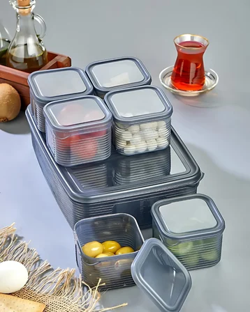 6'lı Kapaklı Kahvaltılık Seti, Antrasit, Çizgili Vakumlu Bölmeli Tepsi, 1 Adet 40x23 cm Tepsi ve 6 Adet 10x10x5.3 cm Saklama Kabı, BPA Free