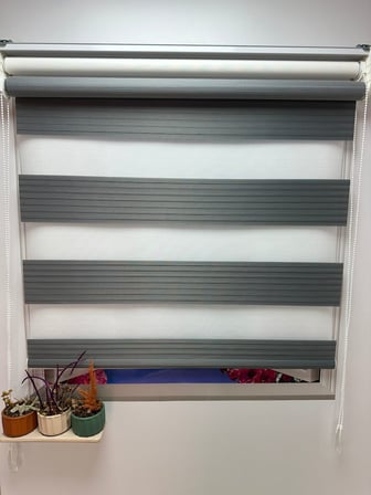 Çift Mekanizmalı Zebra Stor Perde Geniş Gri-Beyaz