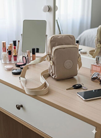 NEWİSH POLO KADIN KRİNKIL AYARLANABİLİR ASKILI POSTACI OMUZ ÇANTASI-KREM