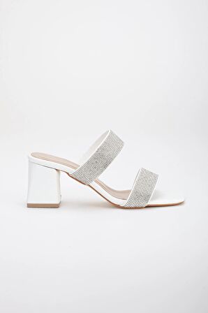 İki Kalın Taş Bantlı Beyaz Kadın Topuklu Terlik