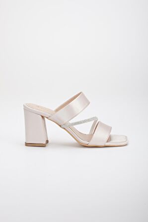 Saten İki Bantlı Çapraz Şerit Taşlı Ten Kadın Topuklu Terlik