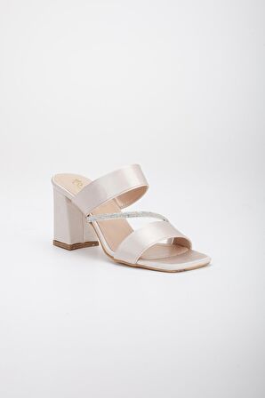 Saten İki Bantlı Çapraz Şerit Taşlı Ten Kadın Topuklu Terlik