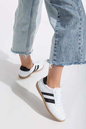 İnce Taban İki Renk Futsal Beyaz Kadın Spor Ayakkabı