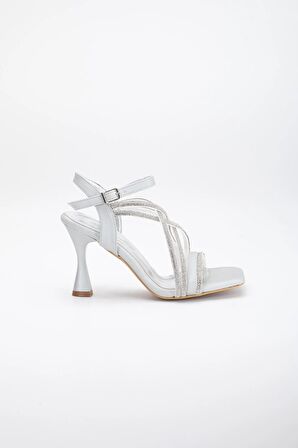 Tek Bant ve Bilek Taşlı Gümüş Kadın Abiye Ayakkabı