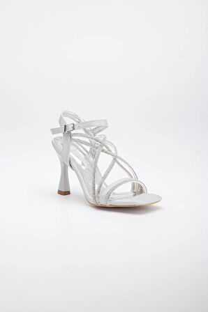 Tek Bant ve Bilek Taşlı Gümüş Kadın Abiye Ayakkabı