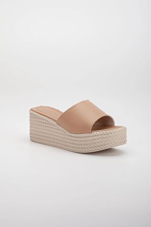 Hasır ve Düz Kalın Tekbant Ten Kadın Dolgu Topuklu Terlik