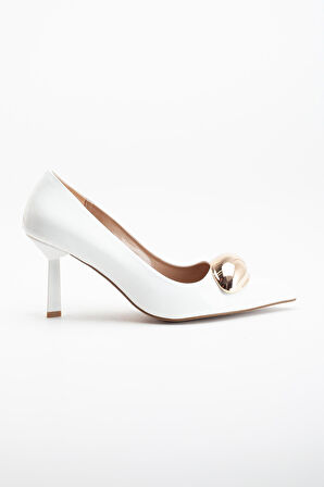 Rugan İnce Topuk Metal Aksesuarlı Beyaz Kadın Stiletto
