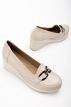 Kadın Dolgu Topuklu Ayakkabı Bej Yüzlü Tokalı