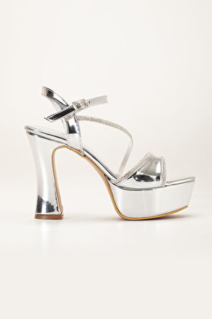 Tek Bant Taşlı Gümüş Rugan Kadın Platform Topuklu Abiye Ayakkabı